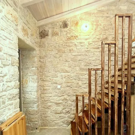Maya Apartman Láka