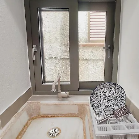 아파트 Maya 락카